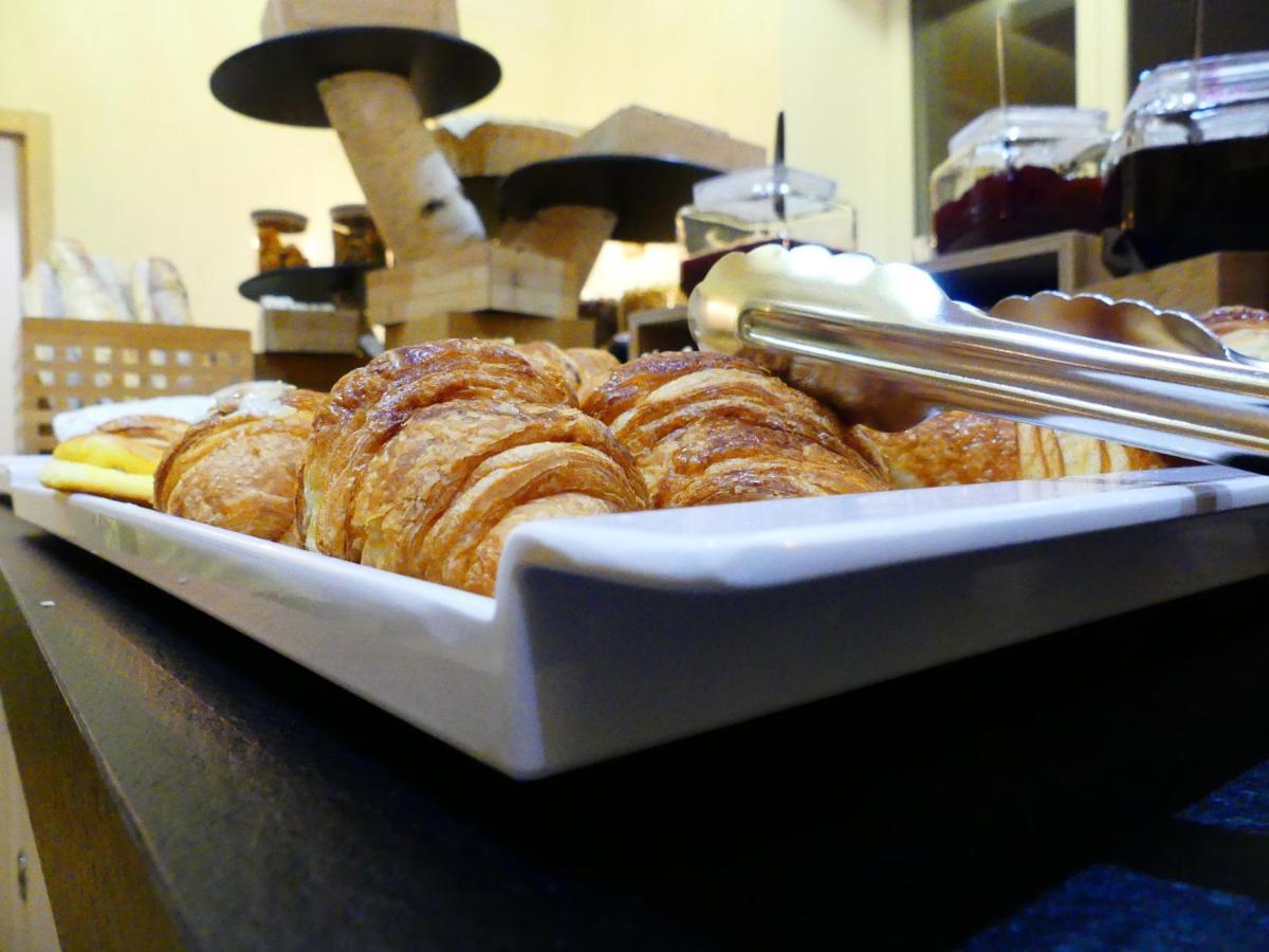 Logis Hotel Des Bains 제라르메르 외부 사진