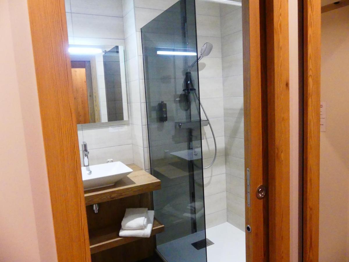 Logis Hotel Des Bains 제라르메르 외부 사진