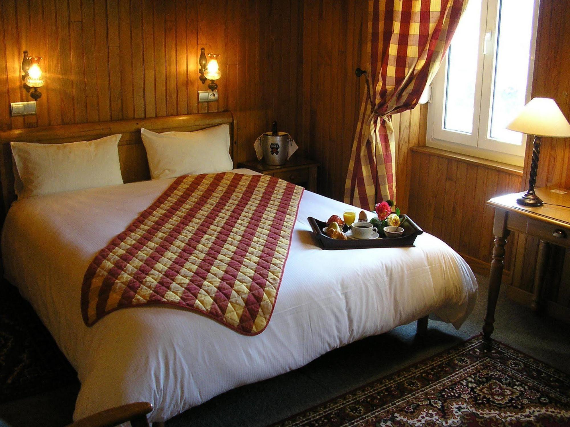 Logis Hotel Des Bains 제라르메르 외부 사진