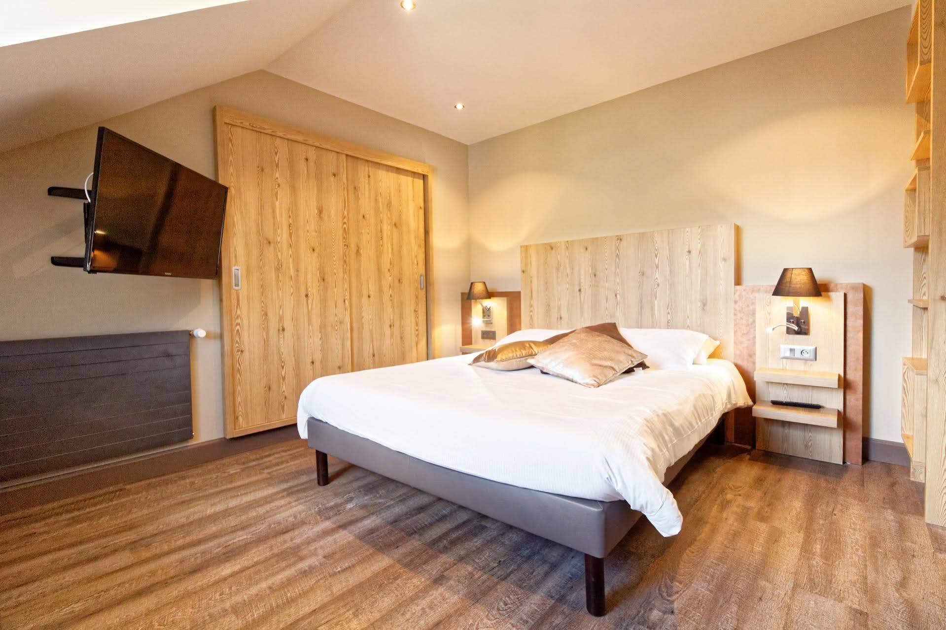 Logis Hotel Des Bains 제라르메르 외부 사진