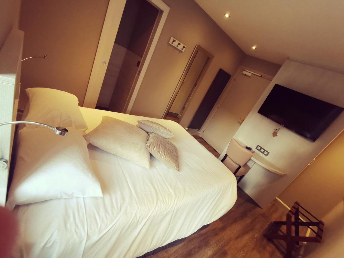 Logis Hotel Des Bains 제라르메르 외부 사진